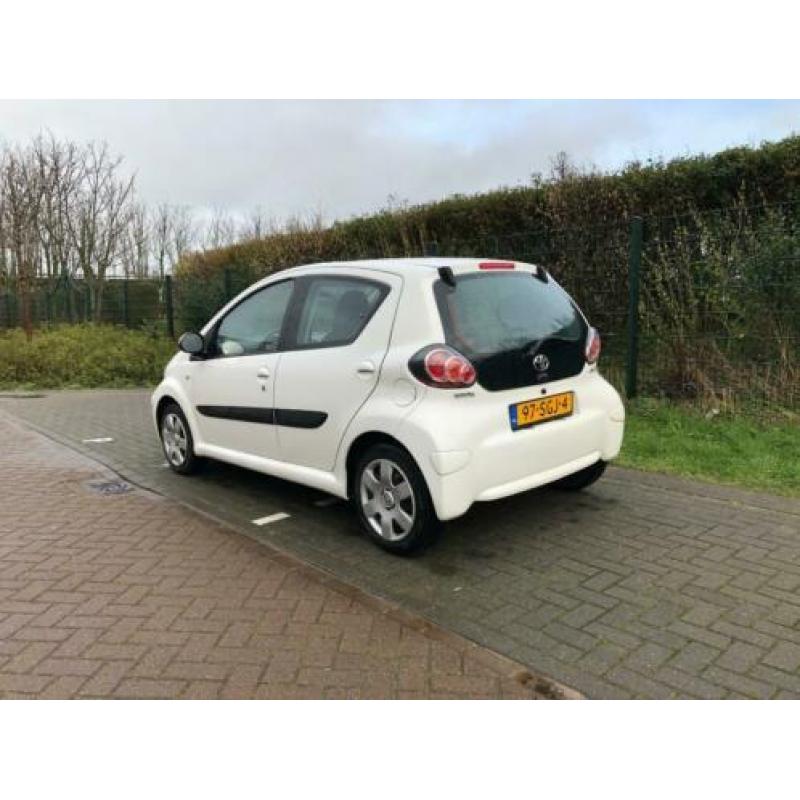 Toyota Aygo 1.0 12V Vvt-i 5DRS 2011 Wit Airco/Navigatie