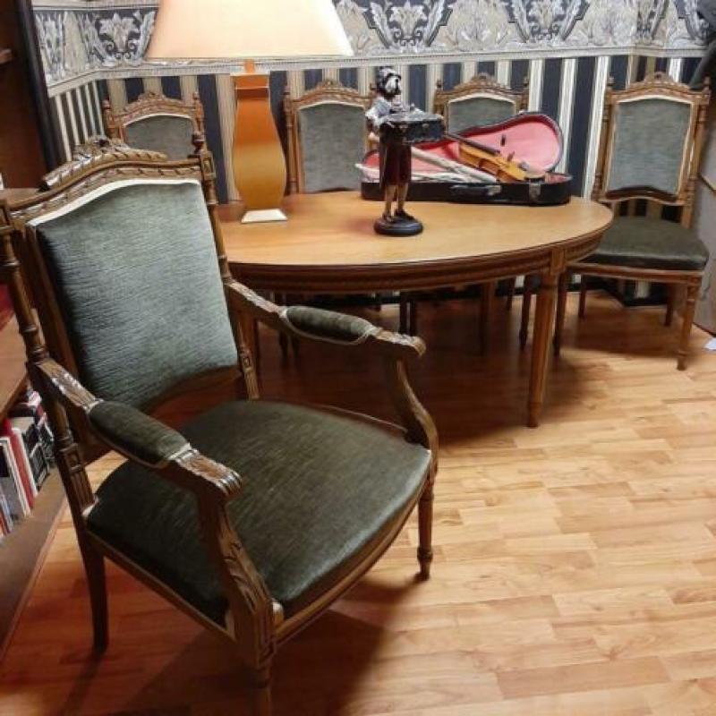 Lodewijk de 14e 4 stoelen 1fauteuil en salontafel
