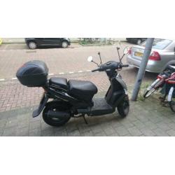 Nette Kymco Agillity scooter 4 takt 2015 1e eigenaar