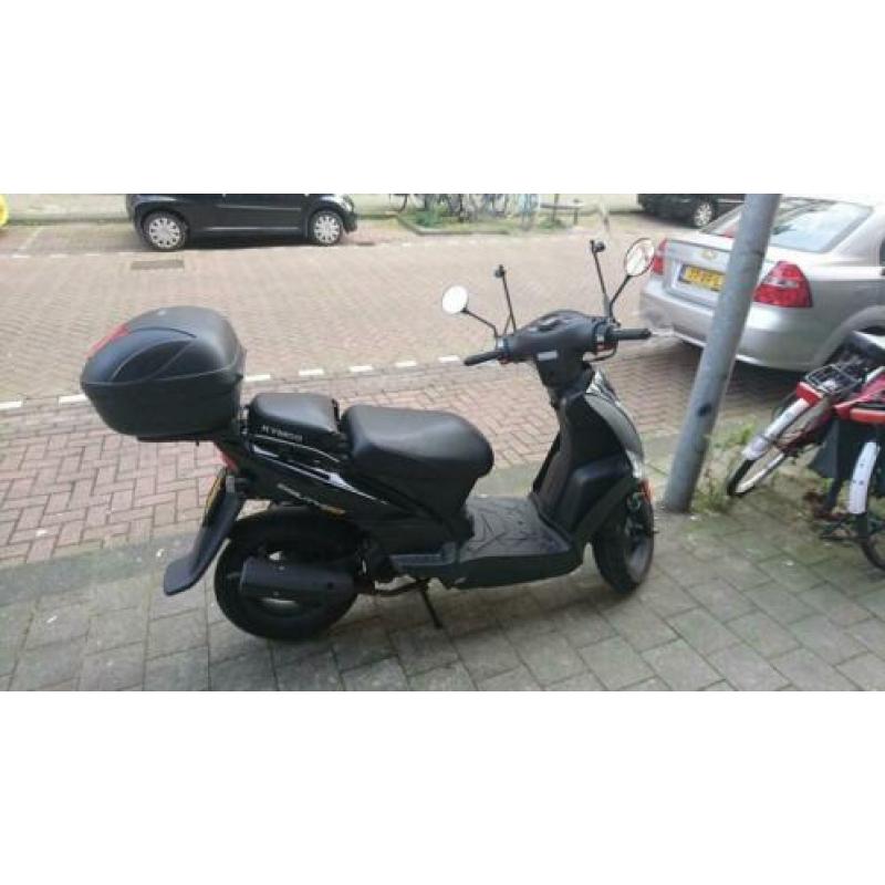 Nette Kymco Agillity scooter 4 takt 2015 1e eigenaar