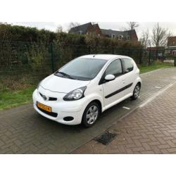 Toyota Aygo 1.0 12V Vvt-i 5DRS 2011 Wit Airco/Navigatie