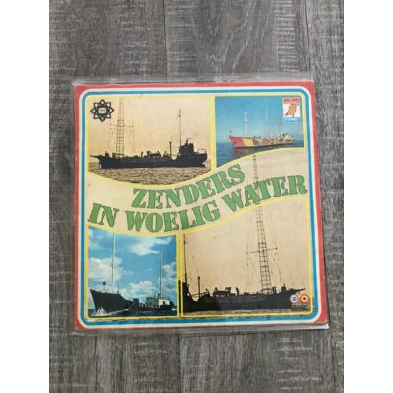 LP zender in woelig water