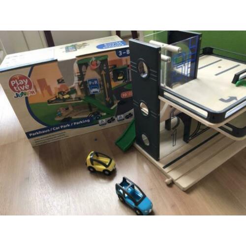 Garage voor houten treinbaan
