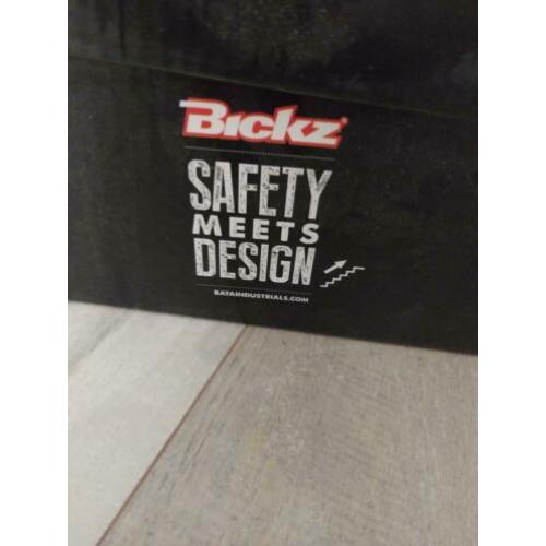 safety shoes, new..Bieden