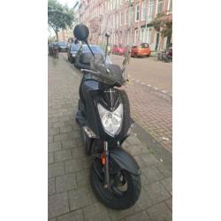 Nette Kymco Agillity scooter 4 takt 2015 1e eigenaar