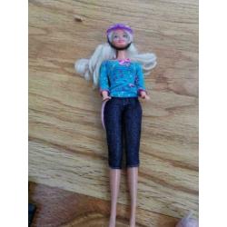 Barbie op scooter