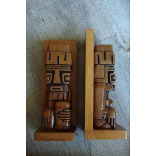 Tiki boekensteunen