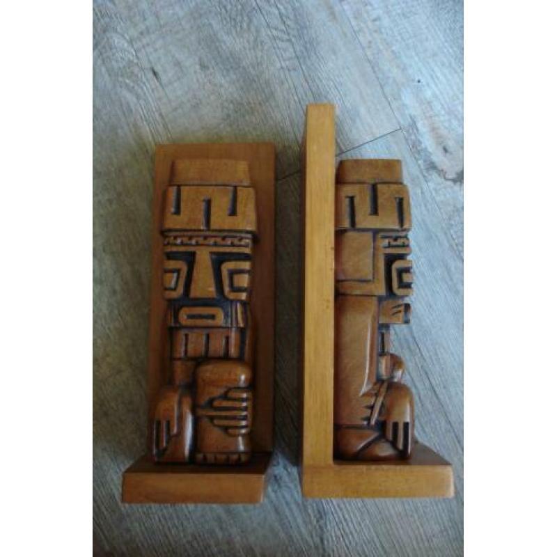 Tiki boekensteunen