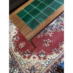 Retro vintage gr salontafel met groene tegels