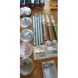 Heel veel make-up....Wie?