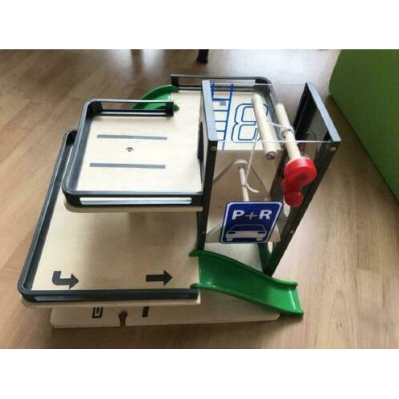 Garage voor houten treinbaan