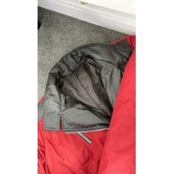Mooie rode dikke winterjas bijna gratis maat xl