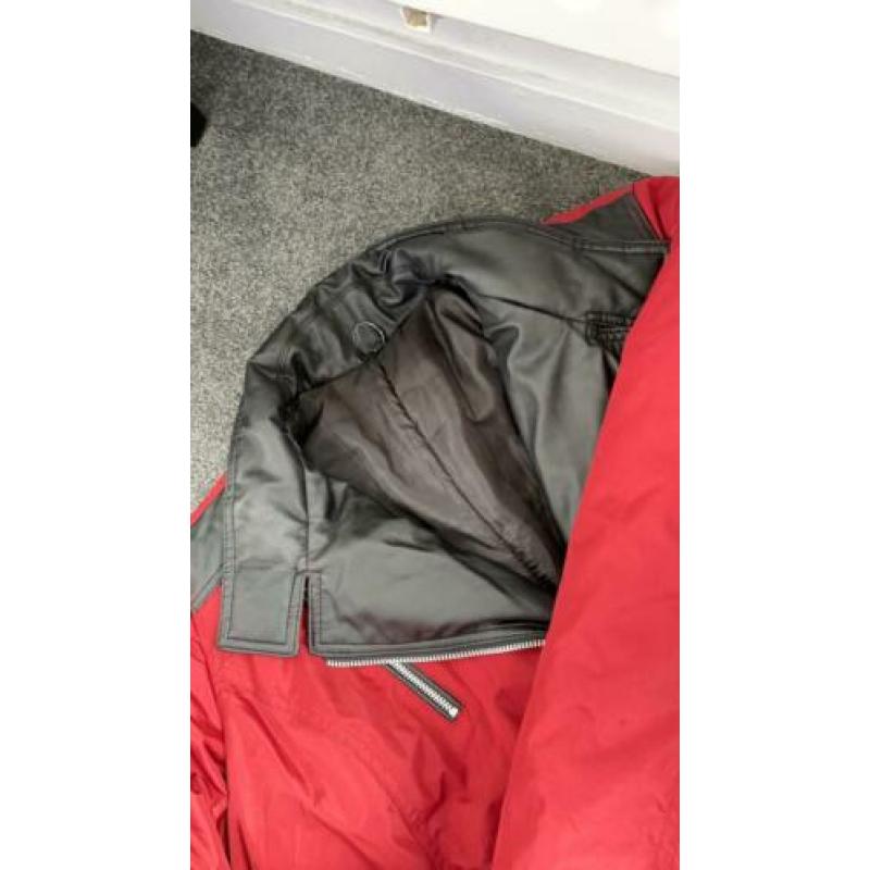 Mooie rode dikke winterjas bijna gratis maat xl