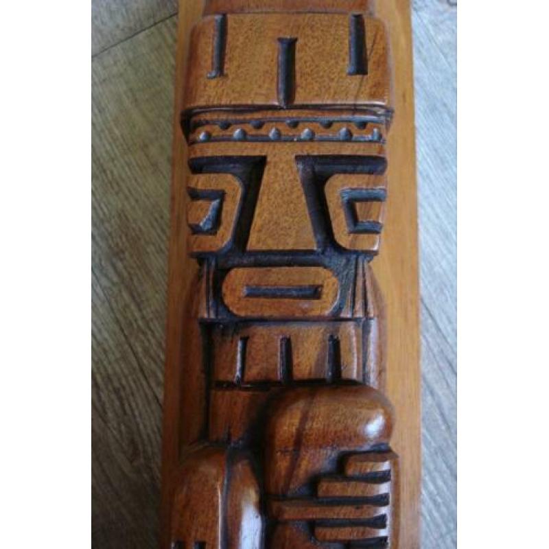 Tiki boekensteunen