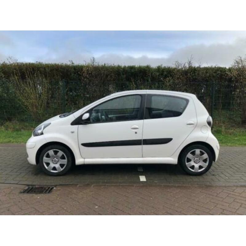 Toyota Aygo 1.0 12V Vvt-i 5DRS 2011 Wit Airco/Navigatie