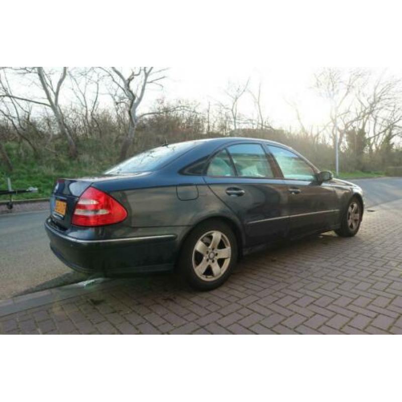 Mercedes E-Klasse 2.6 E240 Sedan AUT 2003 Zwart
