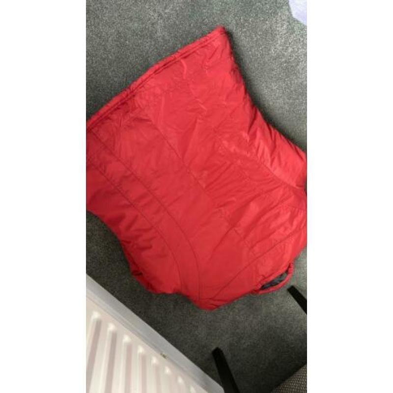 Mooie rode dikke winterjas bijna gratis maat xl
