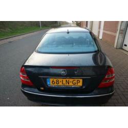Mercedes E-Klasse 2.6 E240 Sedan AUT 2003 Zwart