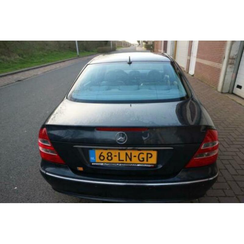 Mercedes E-Klasse 2.6 E240 Sedan AUT 2003 Zwart