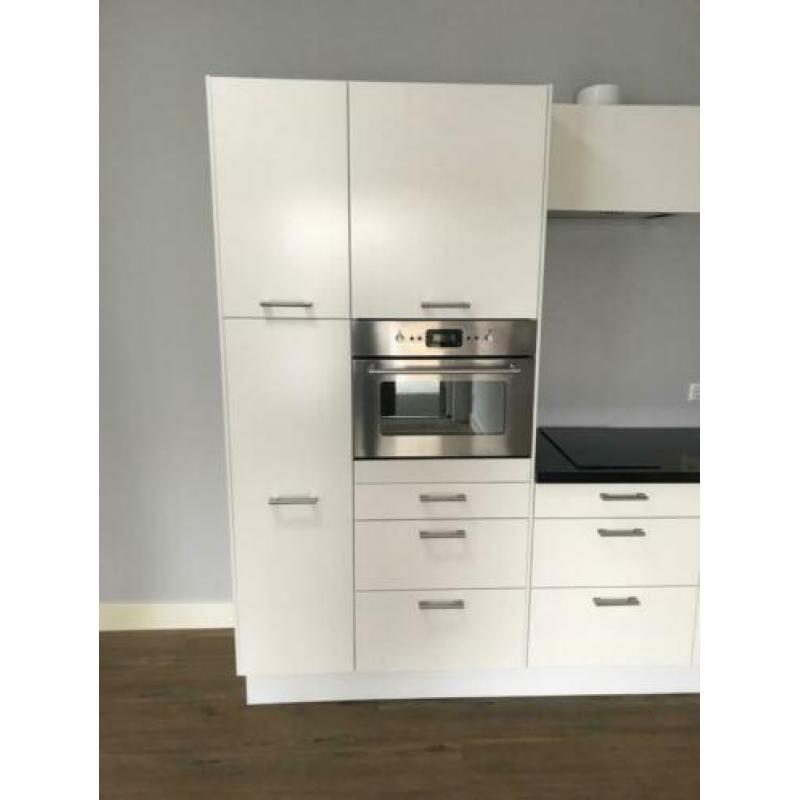 Complete hoekkeuken, 283x212cm.