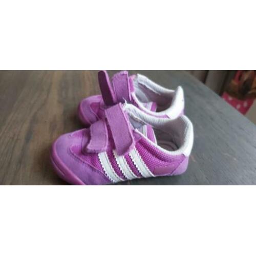 Adidas meisjes speakers maat 19.