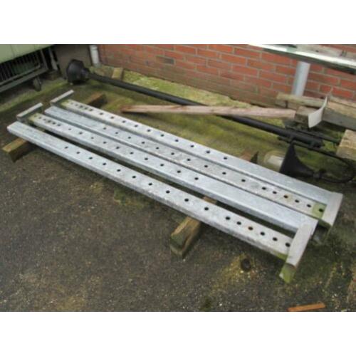 Te Koop 4 stuks stalen kokers.