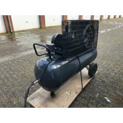 Zuigercompressor 5.5pk 270L