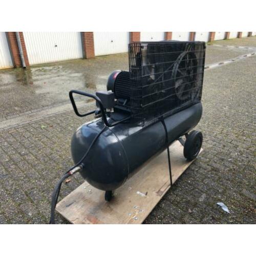 Zuigercompressor 5.5pk 270L