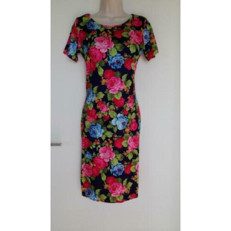 Donkerblauw gebloemd zomerjurkje 40