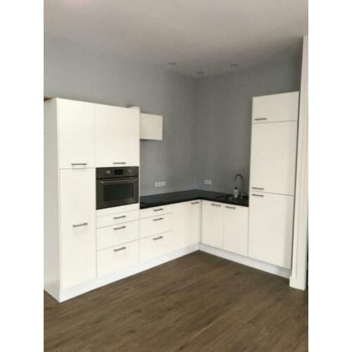 Complete hoekkeuken, 283x212cm.