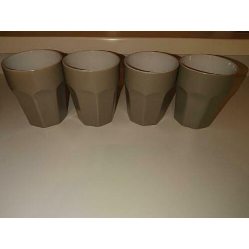 8 mokken bekers (4) grijze en (4) roze NIEUW