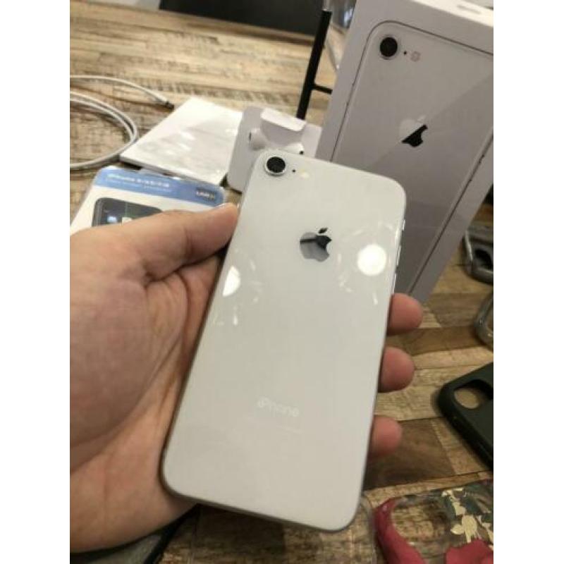 iPhone 8 Wit (+GARANTIE) +Doos+New Screenprotector+Hoesjes!!
