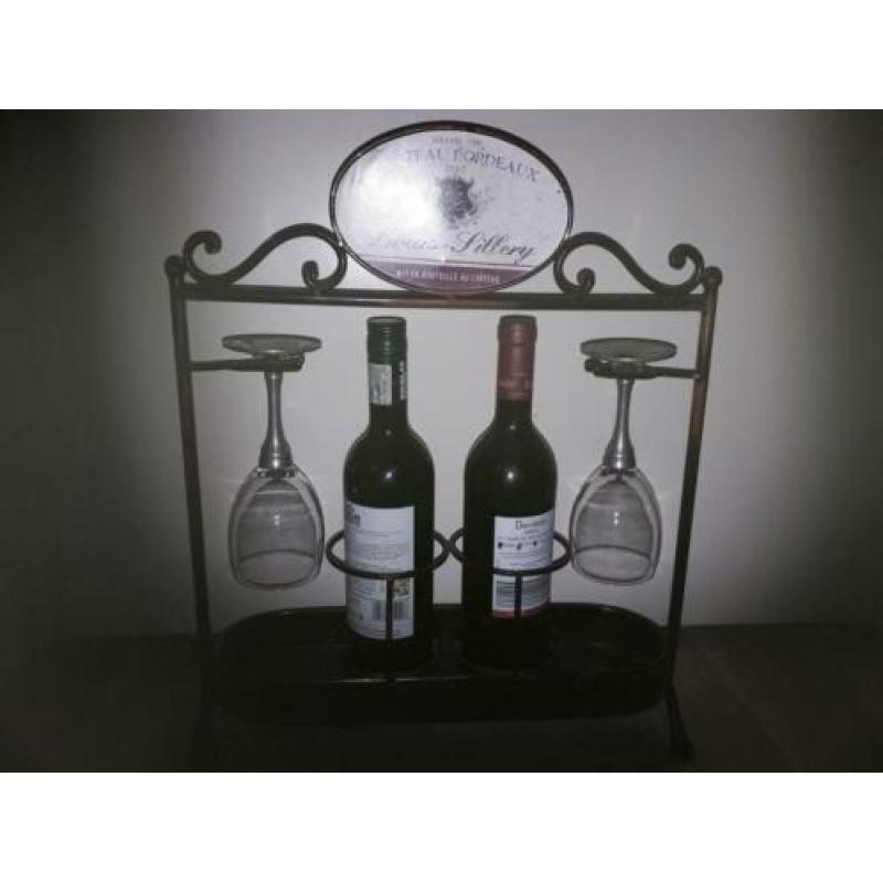 Wijnrekje met inhoud