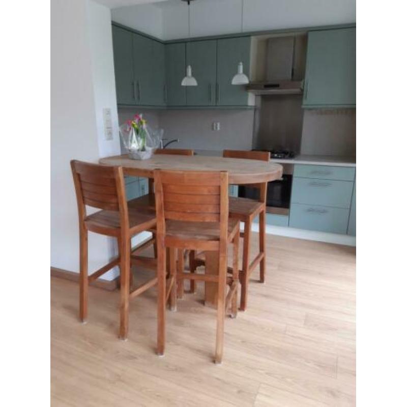 Mooie houten barstoelen (4) en bartafel