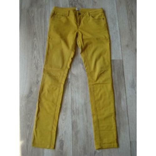 Amper gedragen skinny van ONLY in damesmaat 38 en Lengte 34