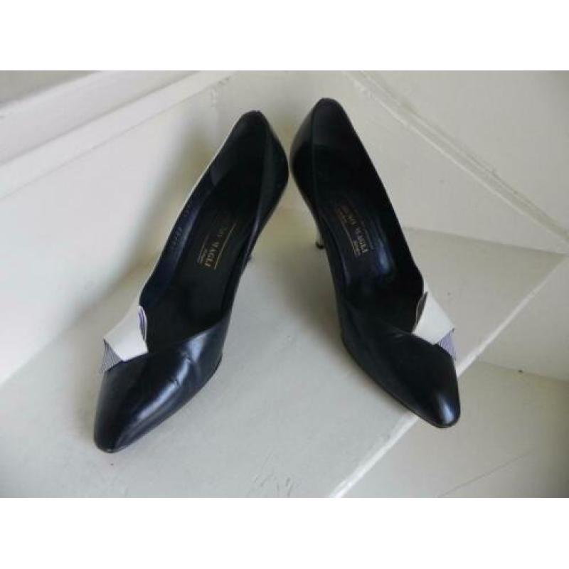 2294 VINTAGE Bruno Magli designers high heels pumps 40 41