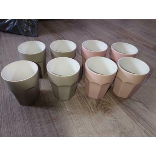 8 mokken bekers (4) grijze en (4) roze NIEUW