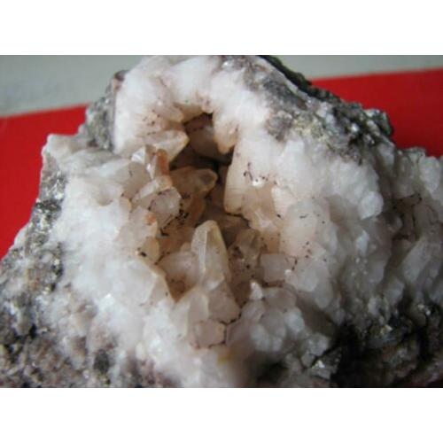 Dolomiet / Calciet Geode met Kristallen.6