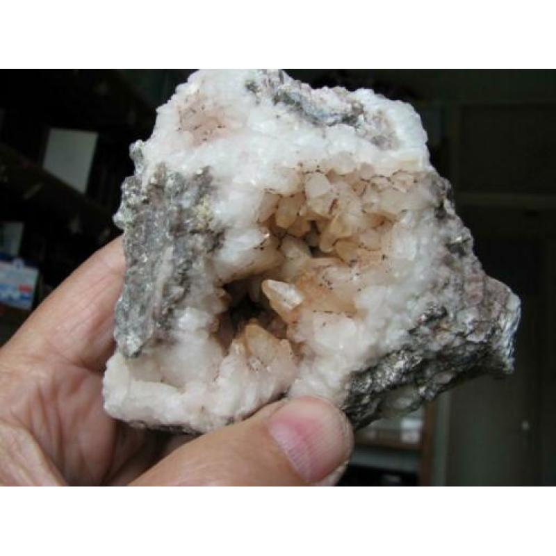 Dolomiet / Calciet Geode met Kristallen.6