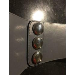Grijze Leren Taille Riem Drie Studs Klittenband 85 cm