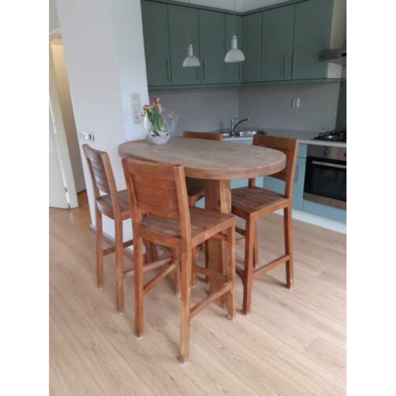 Mooie houten barstoelen (4) en bartafel