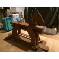 Houten hobbelpaard