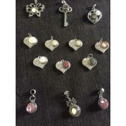 Partij,Armbanden 16 St. ,Hangertje 13 St. en 230 knoppen