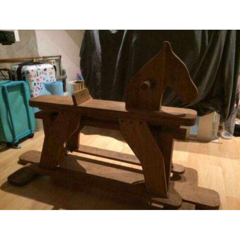 Houten hobbelpaard
