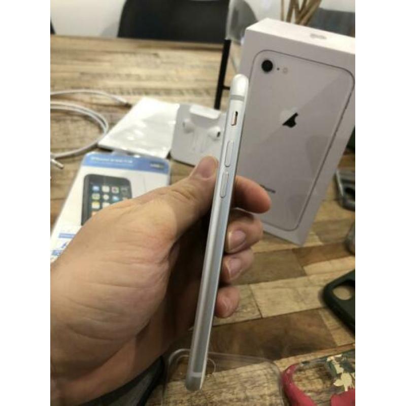 iPhone 8 Wit (+GARANTIE) +Doos+New Screenprotector+Hoesjes!!
