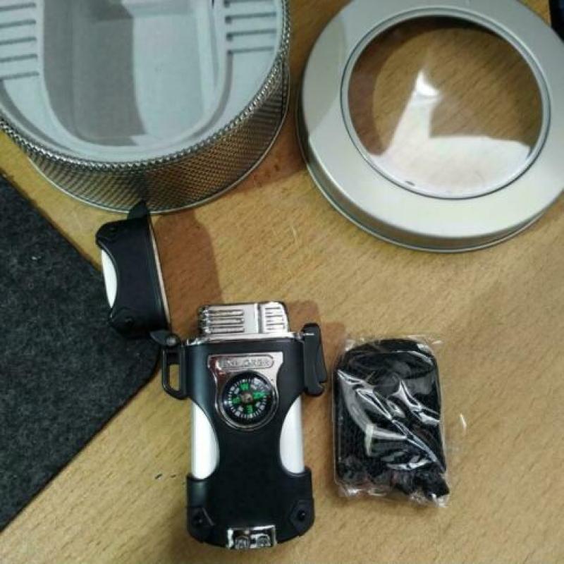 Aansteker Exploer zilver met zwart