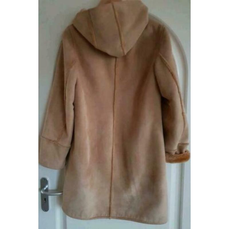 Mooie suede achtige winterjas met teddy