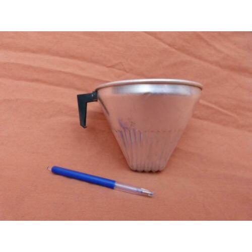 Filterhouder koffiefilter aluminium vintage oud in nette sta