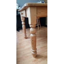 Mooie massief grenen eettafel