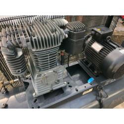Zuigercompressor 5.5pk 270L